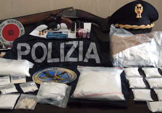 Risultati immagini per droga polizia