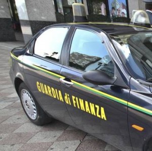 Foto auto di servizio della guardia di finanza