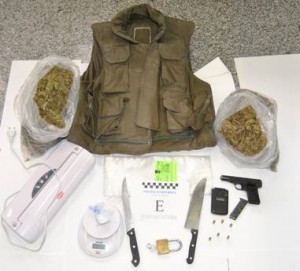 Droga: trovato con 2,5 chili marijuana, arrestato