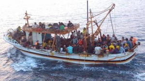 Immigrazione: barcone con 125 profughi soccorso a Siracusa