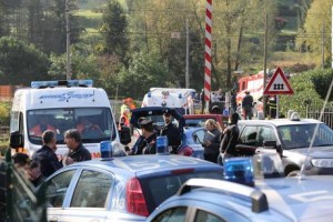 Ambulanza investita da treno, due morti e un ferito
