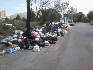 Rifiuti: cumuli di spazzatura a Reggio Calabria