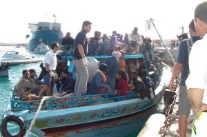 Immigrati/ Soccorsi dalla Guardia costiera oltre 1000 migranti