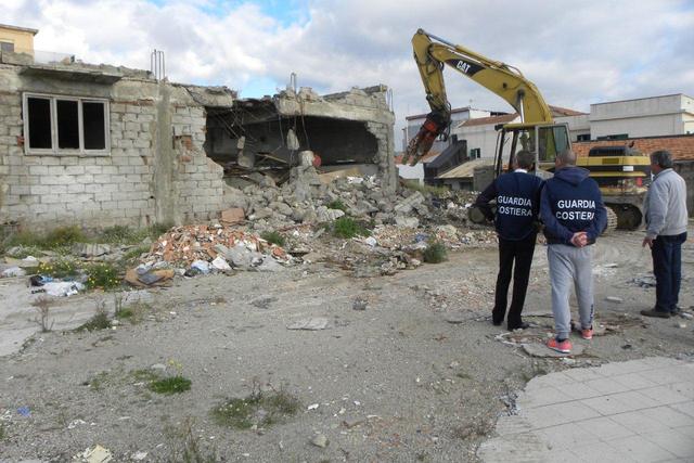 Messina Via Quelle Case Abusive Si Muovono Le Ruspe A Maregrosso 