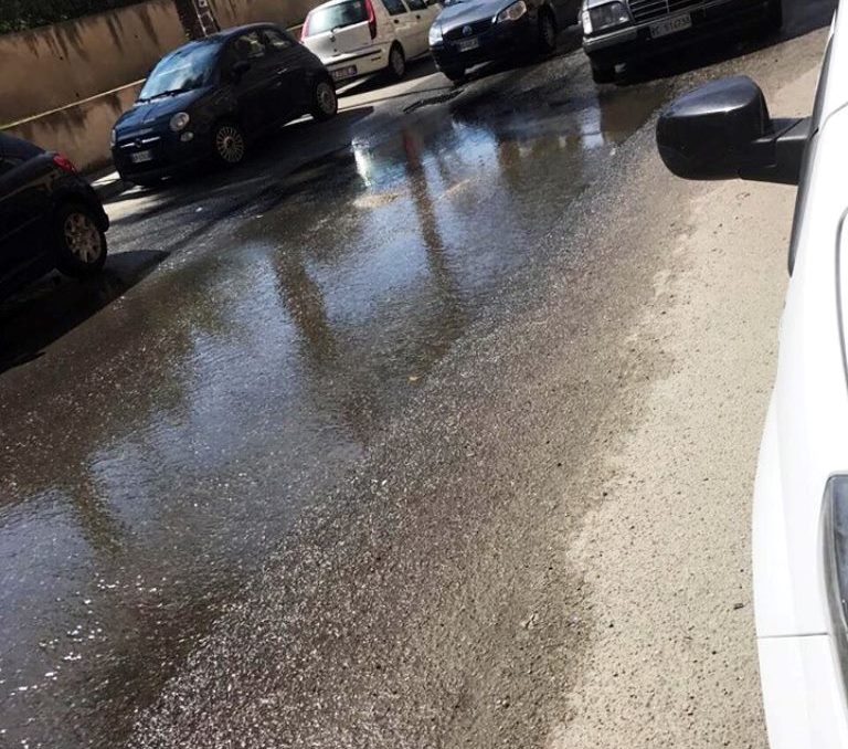 Reggio Calabria: strade invase dalla fogna vicino il palazzo del ... - Stretto web