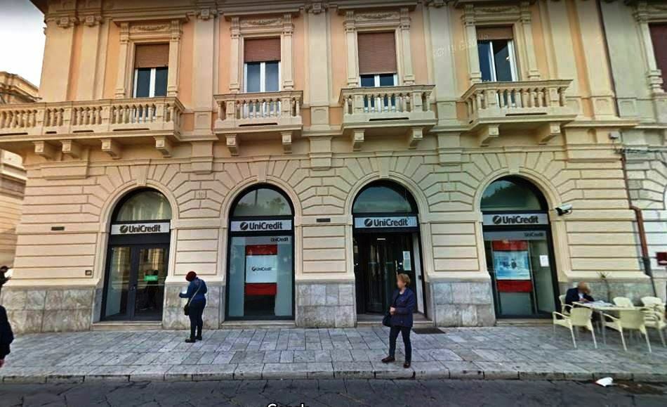 Reggio Calabria, costringevano clienti a stipulare polizze assicurative: la CGIL dalla parte dei bancari, “categoria che rispetta le regole a differenza dei manager” - Stretto web