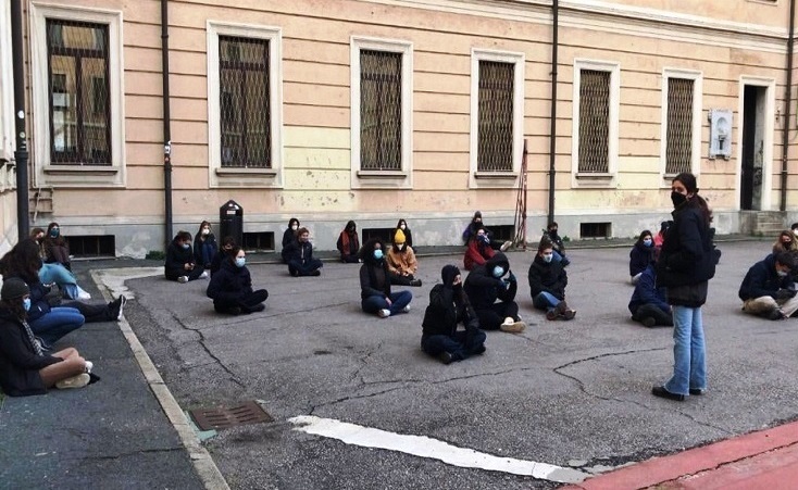 protesta scuola milano