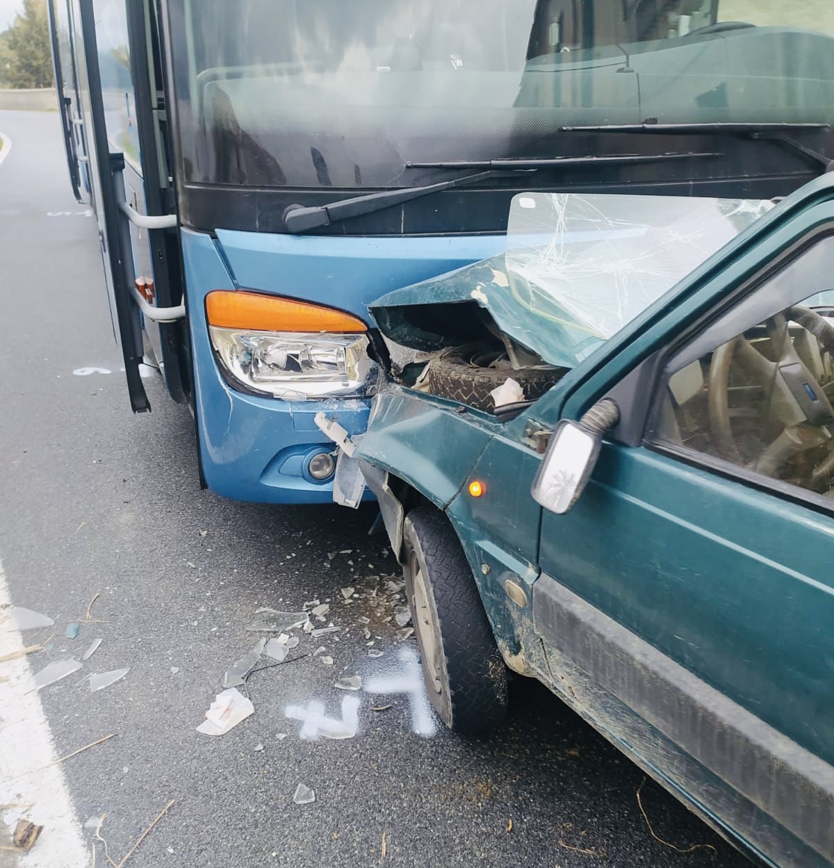 Incidente bus auto