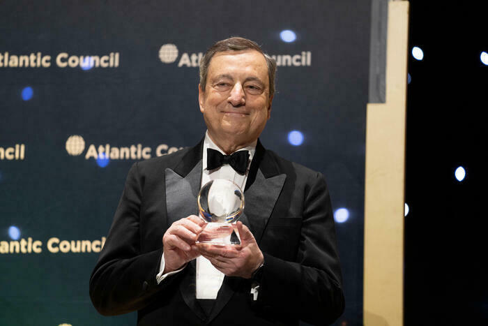 Draghi premio politico dell'anno