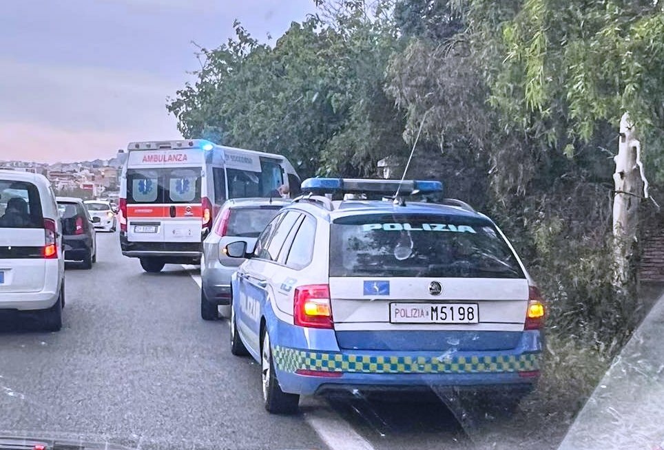 polizia stradale ambulanza ss106