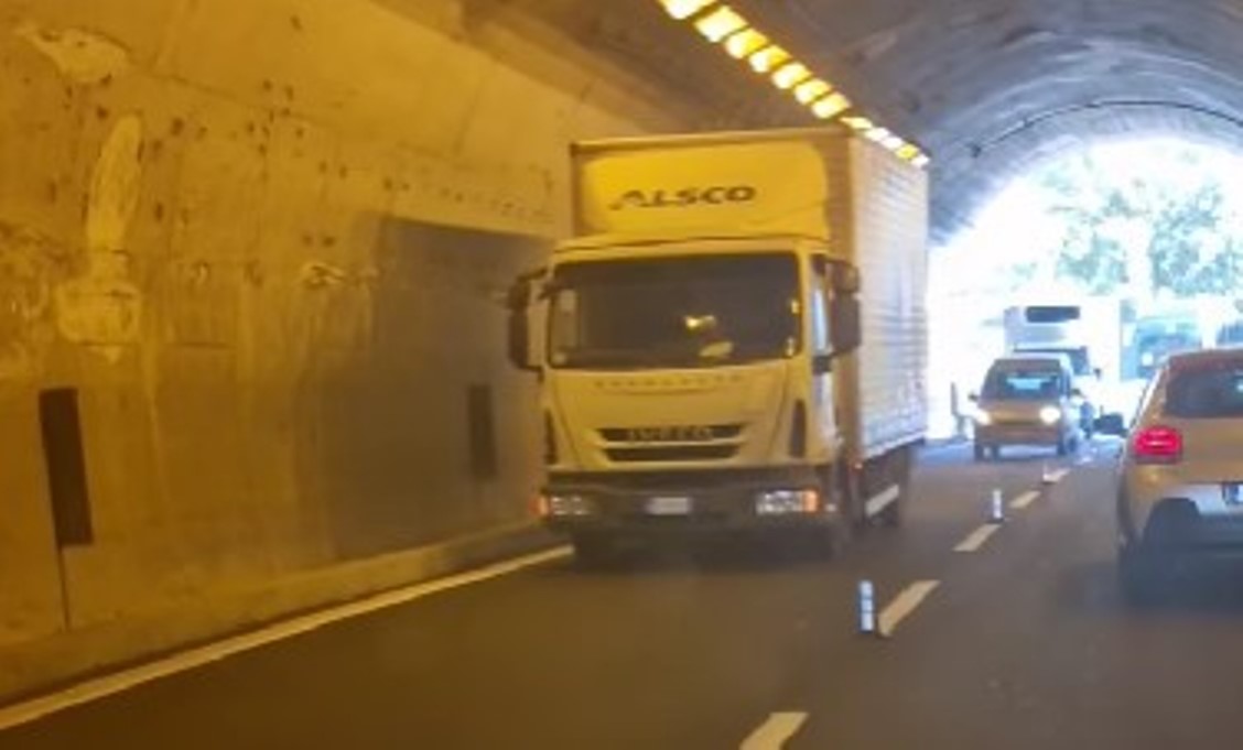 camion in panne a18 messina catania