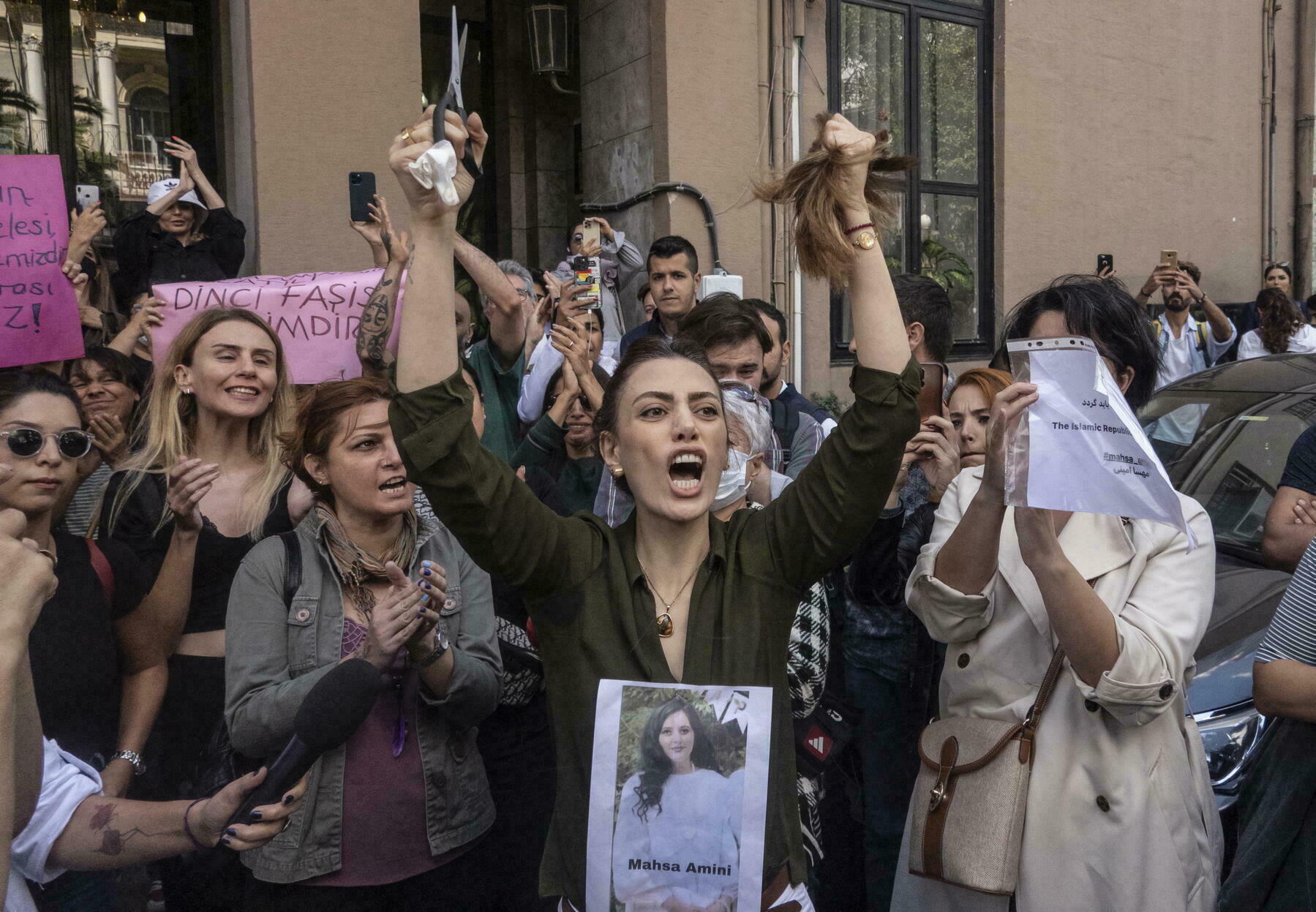Protesta donne Iran morte Masha