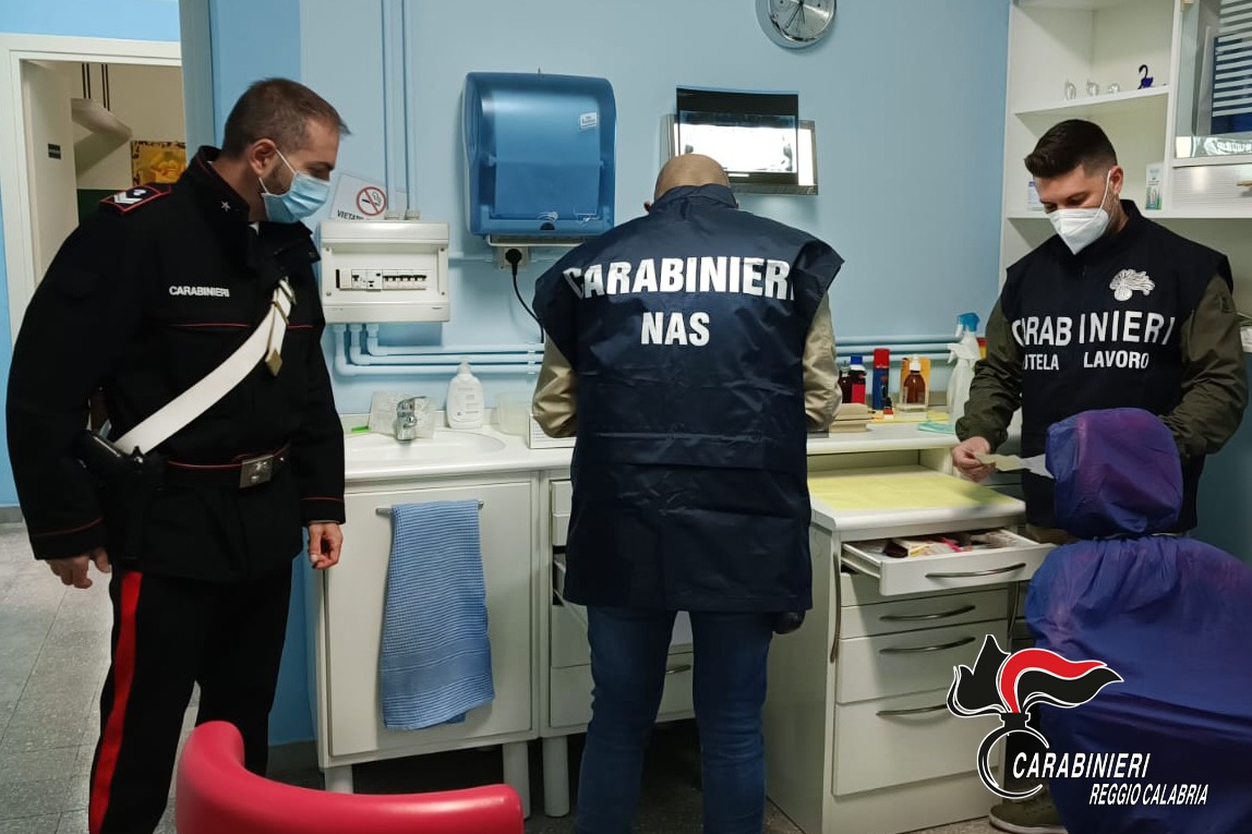 Carabinieri nas scoperto falso dentista