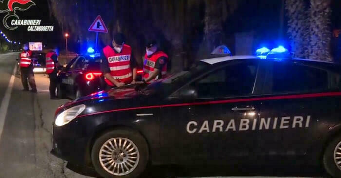 carabinieri caltanissetta notte