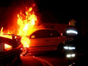 auto-in-fiamme