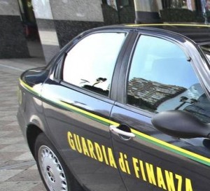 ++ AUTO BLU A ALFONSO PAPA: INDAGATI UFFICIALI GDF ++