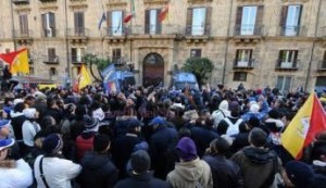 protesta davanti ars