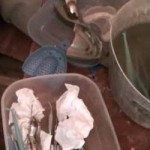 Il fermo immagine tratto da un video diffuso il 16 febbraio 2013 dalla Guardia di Finanza di Alessandria mostra il locale adibito a studio medico, le attrezzature utilizzate, le protesi, le siringhe e le attrezzature medicali sequestrate al falso dentista. Da 10 anni esercitava la professione di dentista, operando decine di pazienti, senza aver mai conseguito nessuna laurea. Scoperto dalla Guardia di Finanza a Tortona, in provincia di Alessandria, un falso dentista che per la sua professione di odontotecnico dichiarava al fisco 6mila euro annui ma risulta proprietario di 53 immobili tra terreni (4) e fabbricati (10). Il falso dentista riceveva nella taverna di casa, dove aveva attrezzato un ambulatorio privo di strumenti per la sterilizzazione degli attrezzi, con farmaci spesso scaduti da anni. ANSA/ GUARDIA DI FINANZA DI ALESSANDRIA   +++ NO SALES - EDITORIAL USE ONLY +++