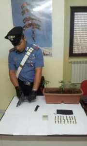 Armi: carabinieri Scandale sequestrano una pistola con munizioni
