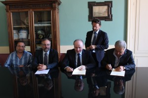 Firma accordo Provincia Comune di Roccella J - 17 giugno 2013