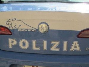 Polizia: una volante della Questura di Catanzaro