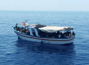 IMMIGRAZIONE: SOCCORSO BARCONE CON 120 A BORDO