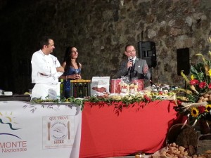 Enzo Cannatà, Anna Aloi e Giuseppe Bo bino durante un Cooking Show