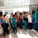 Studenti in attesa di accedere nelle aule per i test