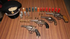 Armi: trovato con quattro pistole, arrestato