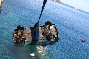 PER BRAVATA FINISCONO IN MARE CON AUTO, MORTI DUE 14ENNI