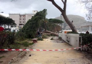 MALTEMPO:SICILIA;STOP COLLEGAMENTI CON ISOLE PER FORTE VENTO