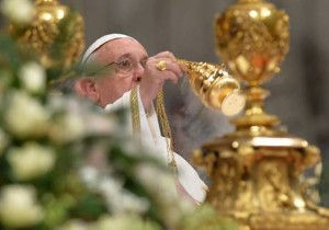 Pope's midnight Christmas Mass