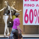 PARTONO I SALDI IN TUTTA ITALIA, MA E' CROLLO RECORD CONSUMI