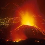 etna-eruzione-2001-sullo-sfondo-la-citta-di-catania-5811