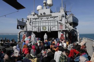 Immigrazione:da notte soccorsi 1200 migranti a sud Lampedusa