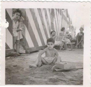 la foto di un bambino al Lido