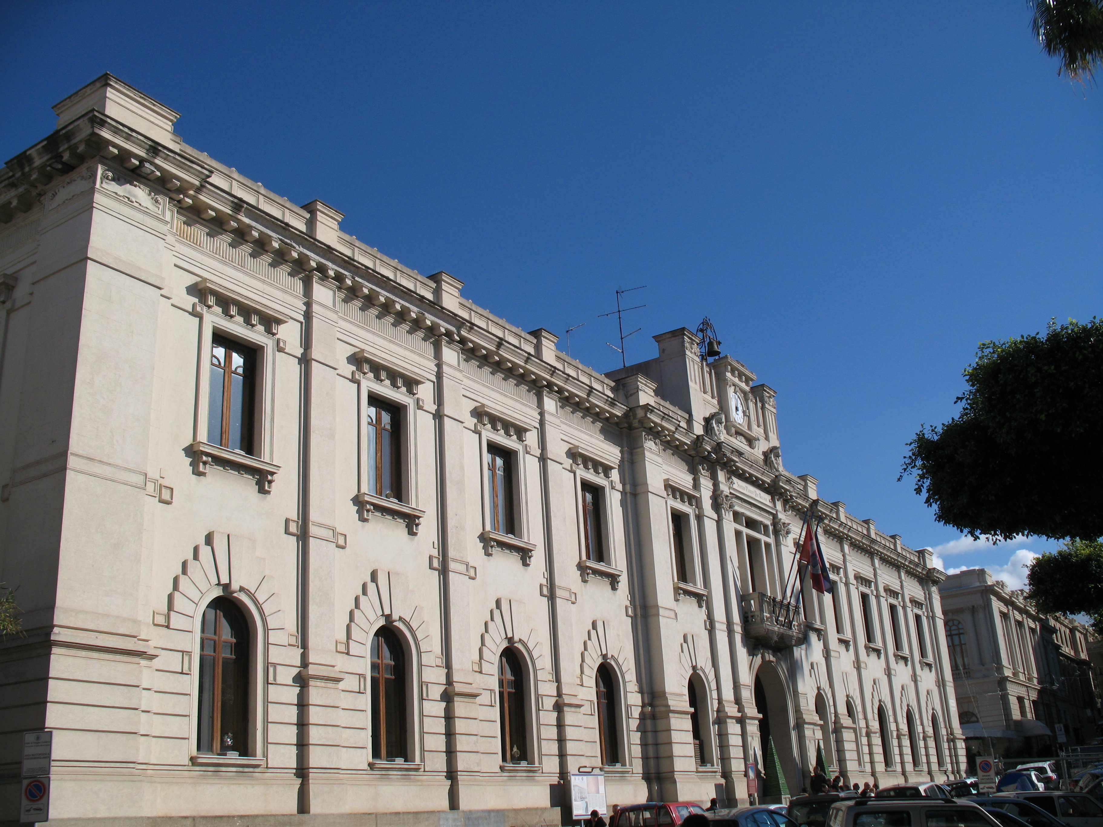 Palazzo_San_Giorgio_-_Reggio_Calabria_-_Facciata_dal_lato_sinistro