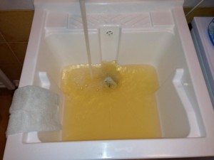 acqua gialla rubinetto