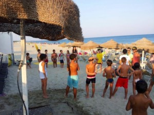 giochi in spiaggia con volontari circoli legambiente