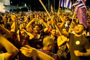 Festeggiamenti in Grecia per la vittoria del No - foto LaPresse