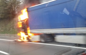 camion in fiamme (1)