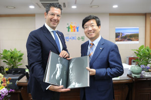 Il-Presidente-Scopelliti-Incontra-il-Sindaco-di-Suwon1