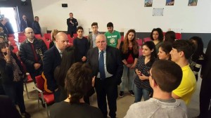 Oliverio tra gli studenti dell'Euclide