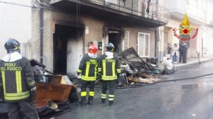 Barcellona 21-03-2017 incendio appartamento (5)