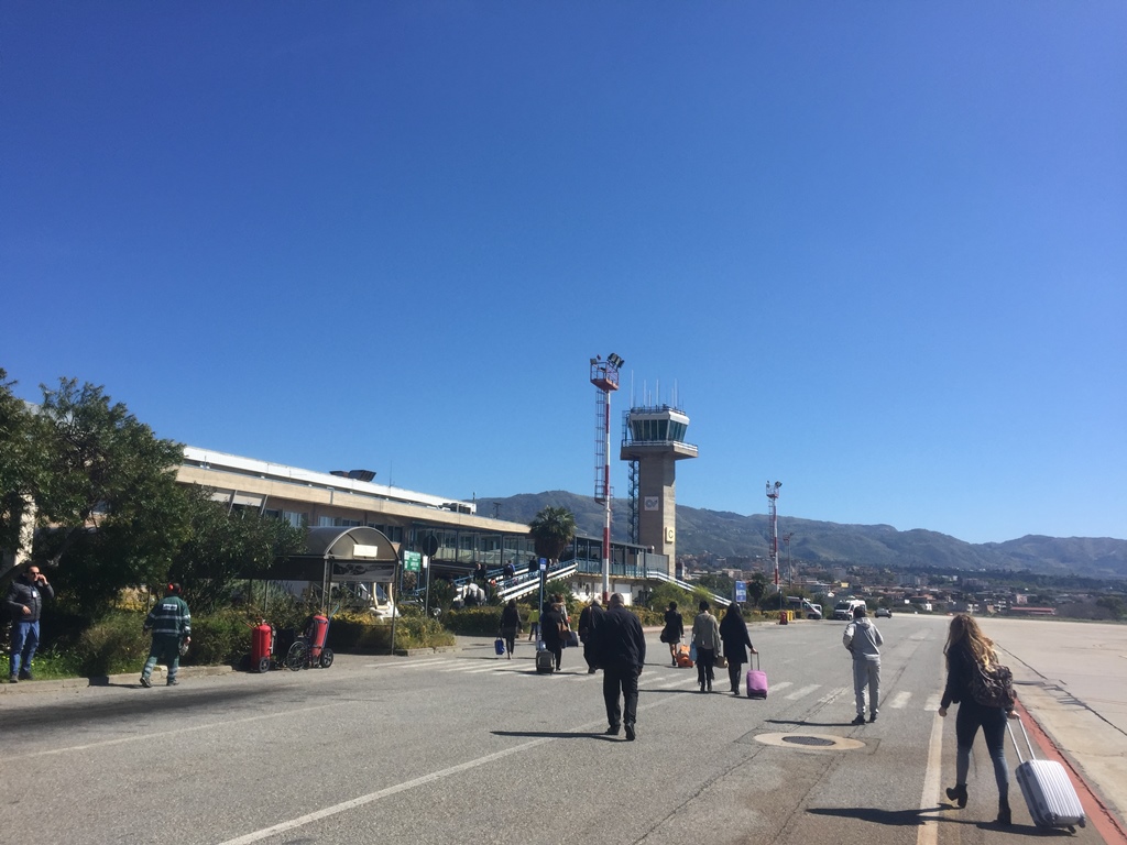 alitalia aeroporto dello stretto reggio calabria panorama etna isole eolie milazzo sicilia (25)