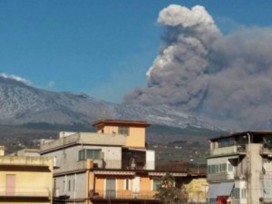 etna-super-esplosione-18-marzo-2017-21-560x420