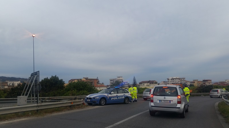 Reggio Calabria: incidente allo svincolo di Gallico [FOTO LIVE]