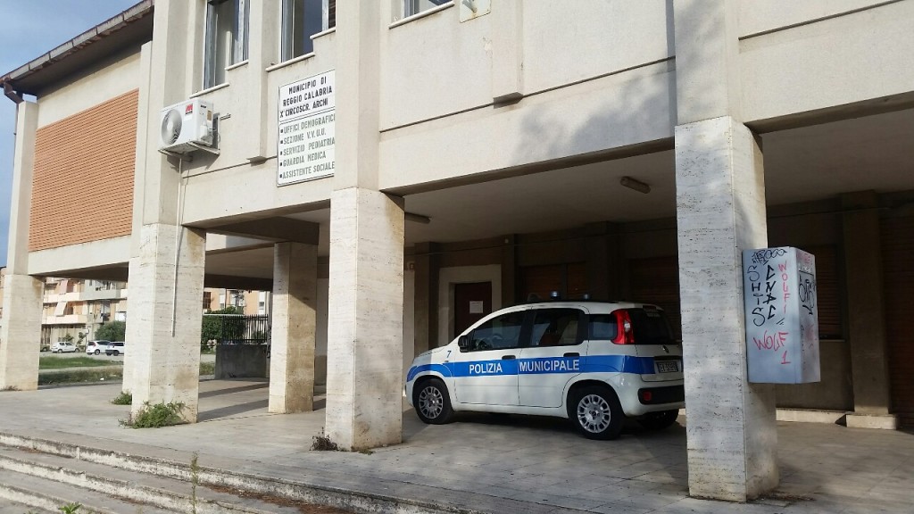 vigili urbani archi