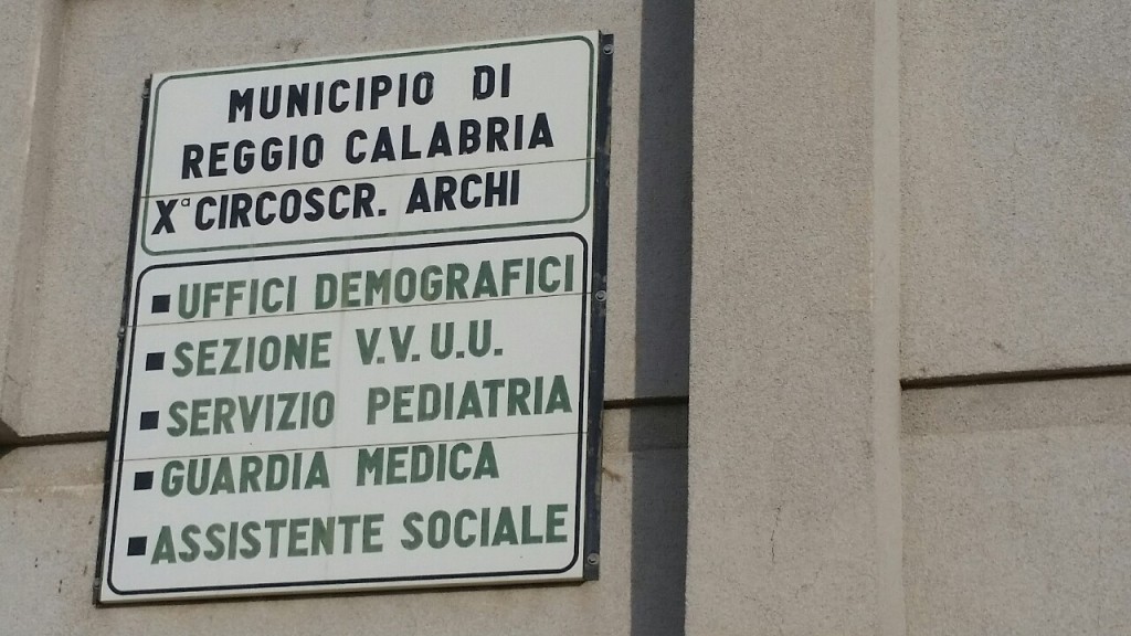 vigili urbani archi