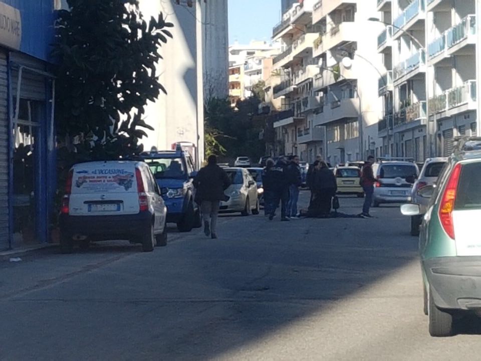 Reggio Calabria, incidente a Pentimele: uomo sull'asfalto, arrivano ...